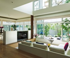 窓ガラスに貼る防犯フィルムのメリット・デメリットとは